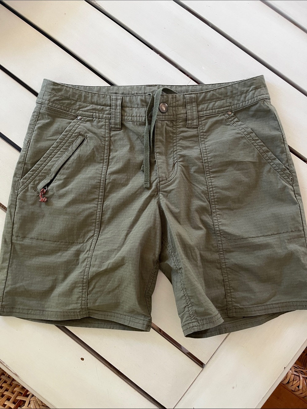 Title Nine Shorts Green Sz 6